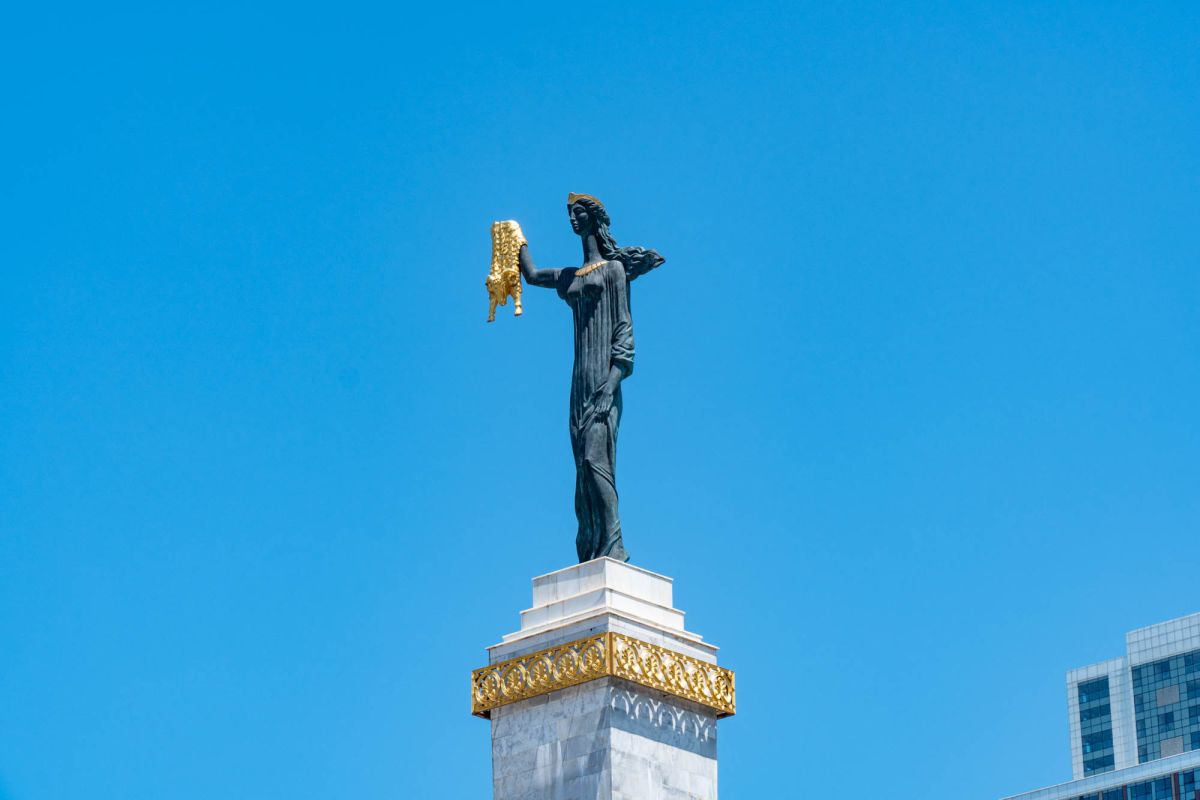 Статуя колхидской царевны Медеи