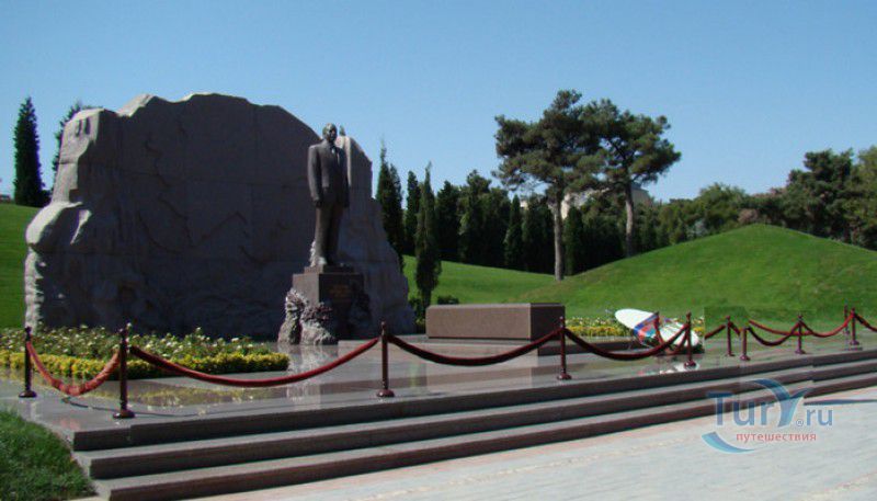 Аллея почётного захоронения в Баку