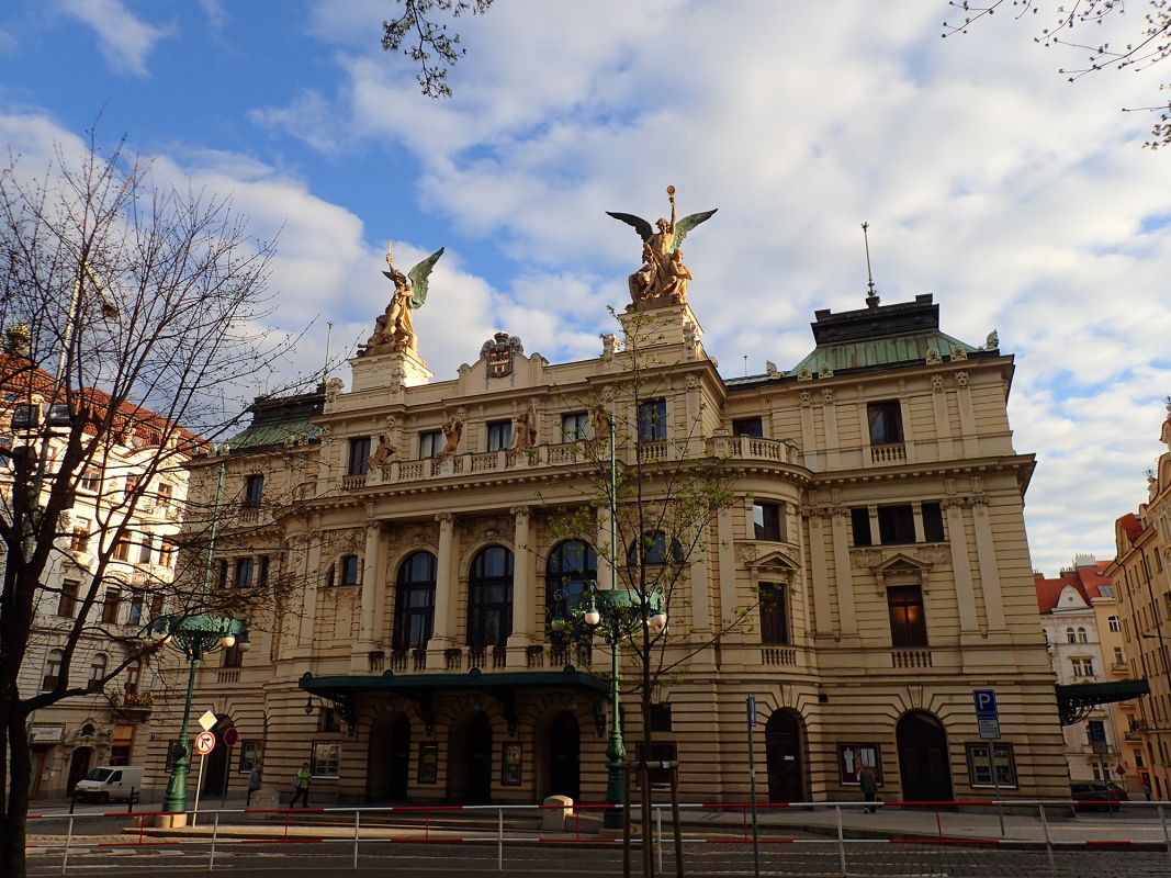 Площадь Мира