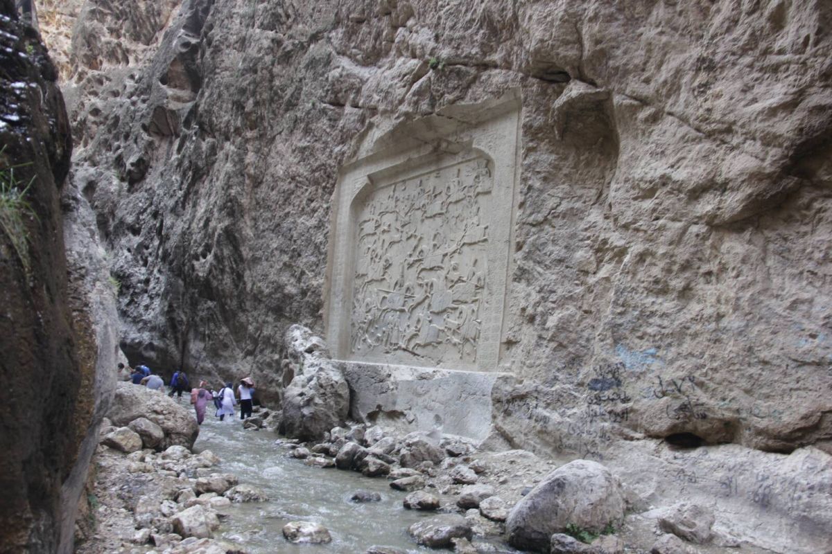 Танге Ваши (долина Ваши) и Каджарская надпись