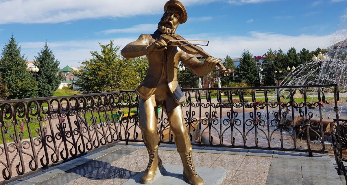 Памятник скрипачу