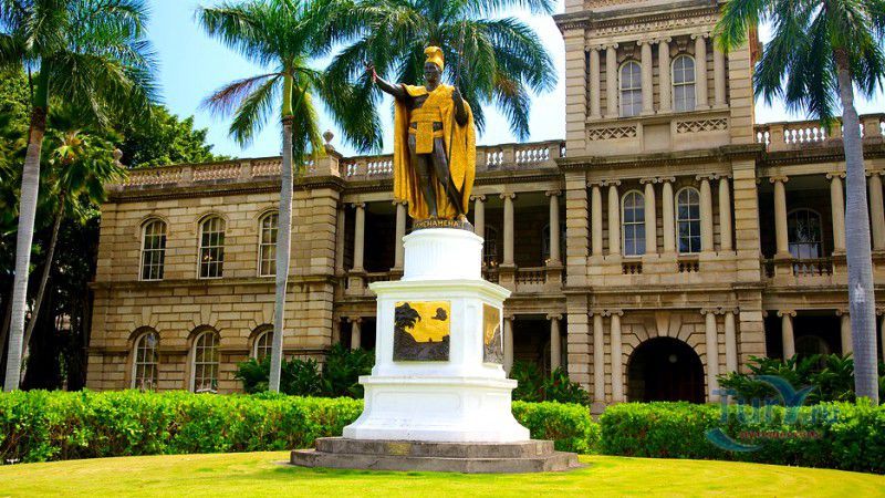 Дворец Иолани (Iolani Palace) в Гонолулу