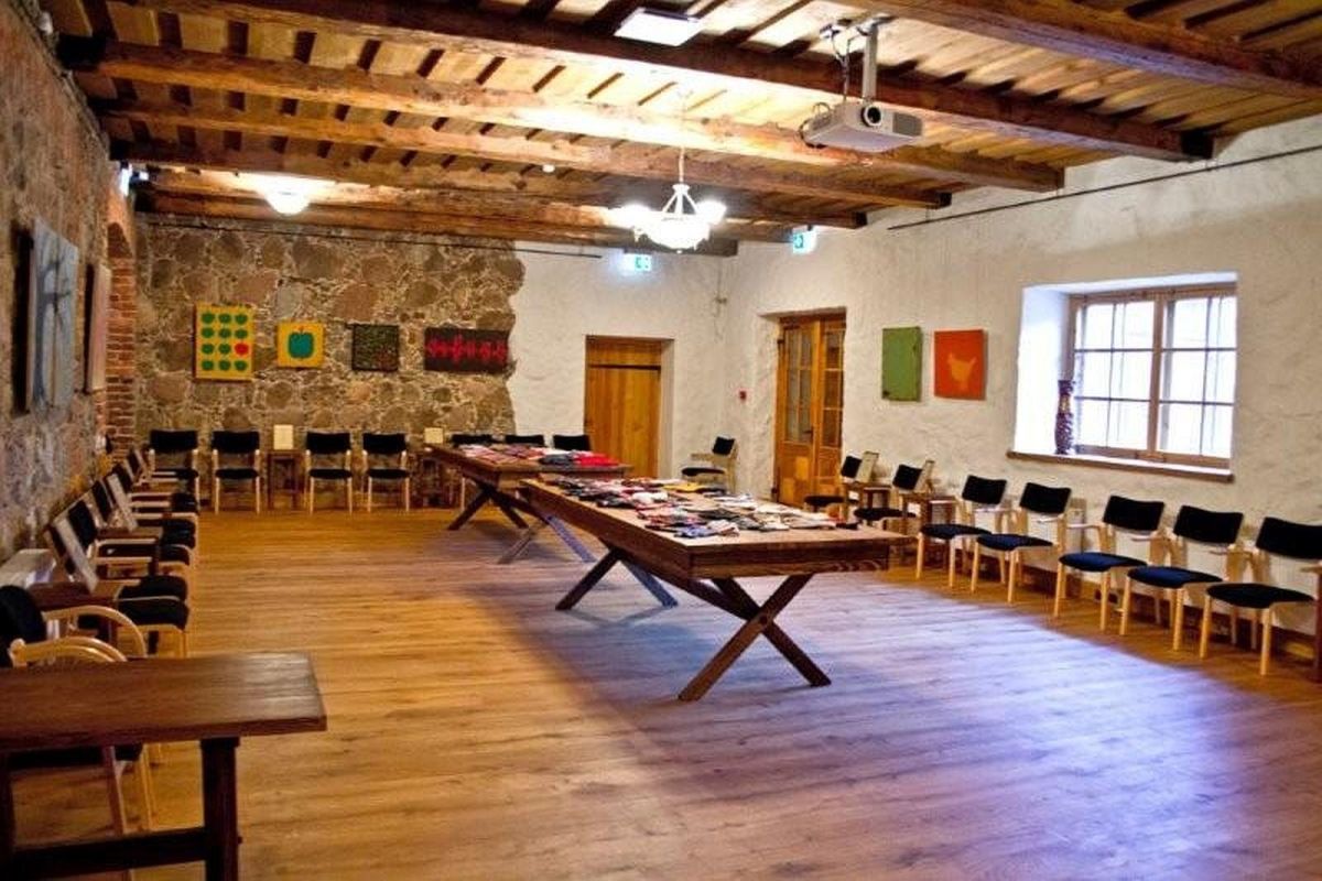 Выставочный зал в Ряпинаском Доме творчества