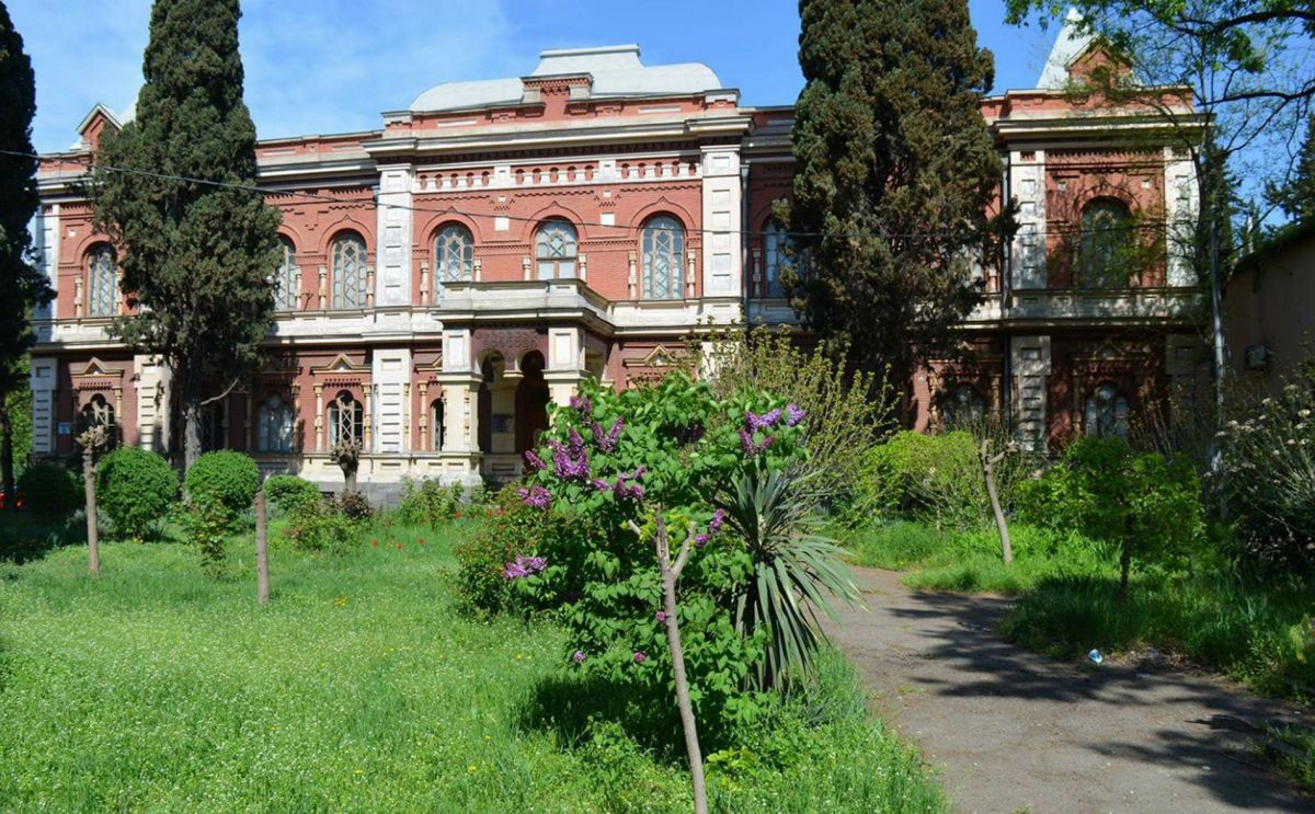 Государственный Музей Шёлка в Тбилиси