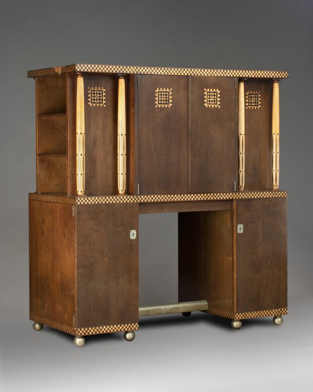 Выставка ИСКУССТВО, ЖИЗНЬ в музее декоративно-прикладного искусства