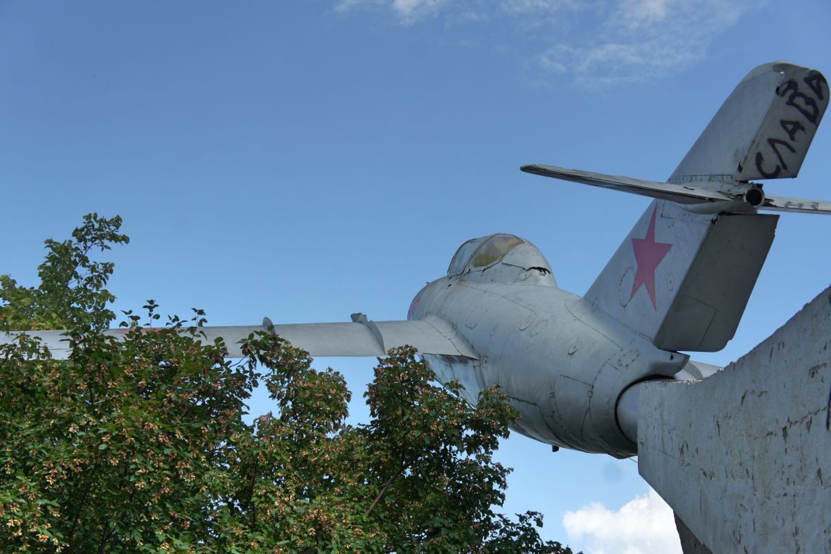 Памятник в честь Второй воздушной армии (МИГ-15)
