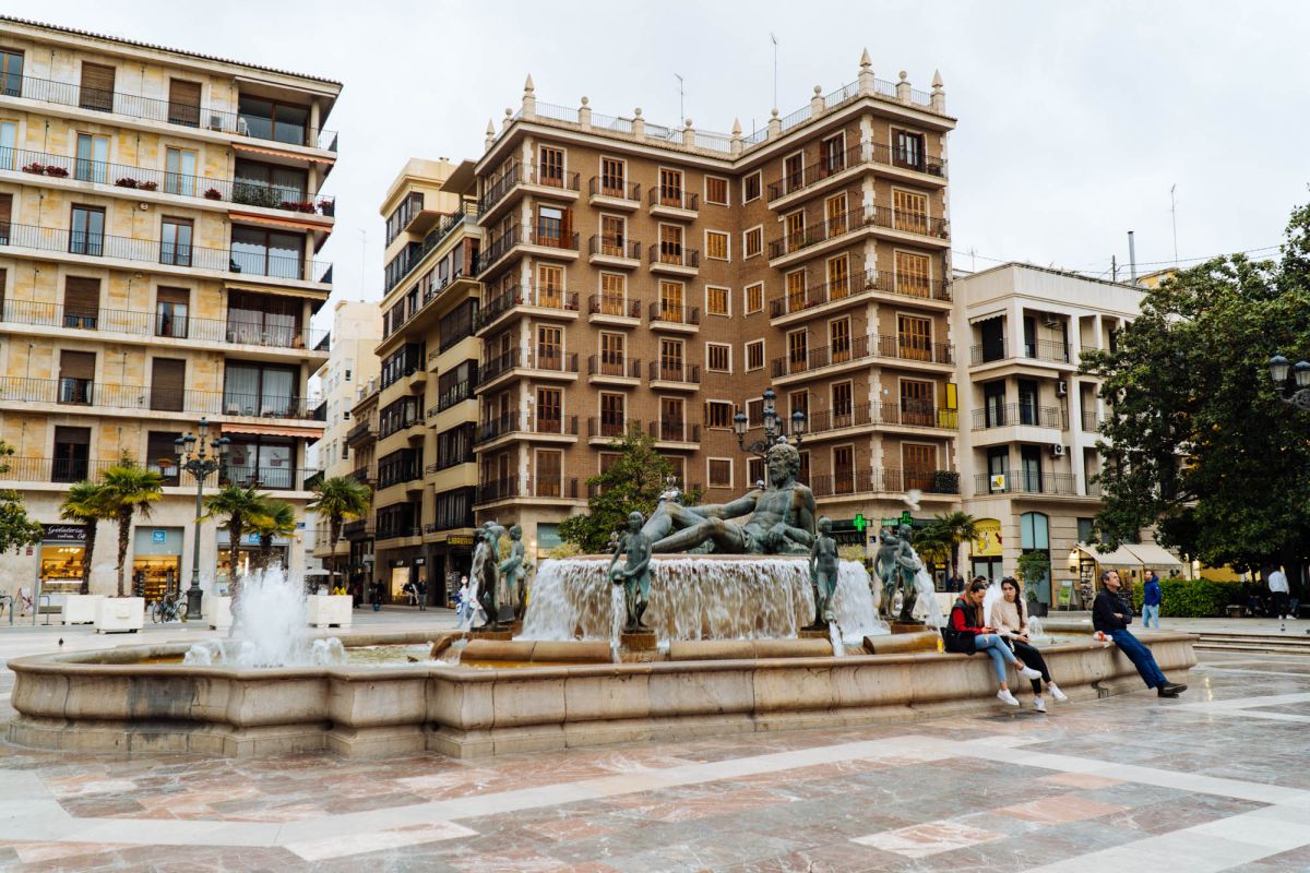 Площадь Богородицы (Plaza de la Virgen)