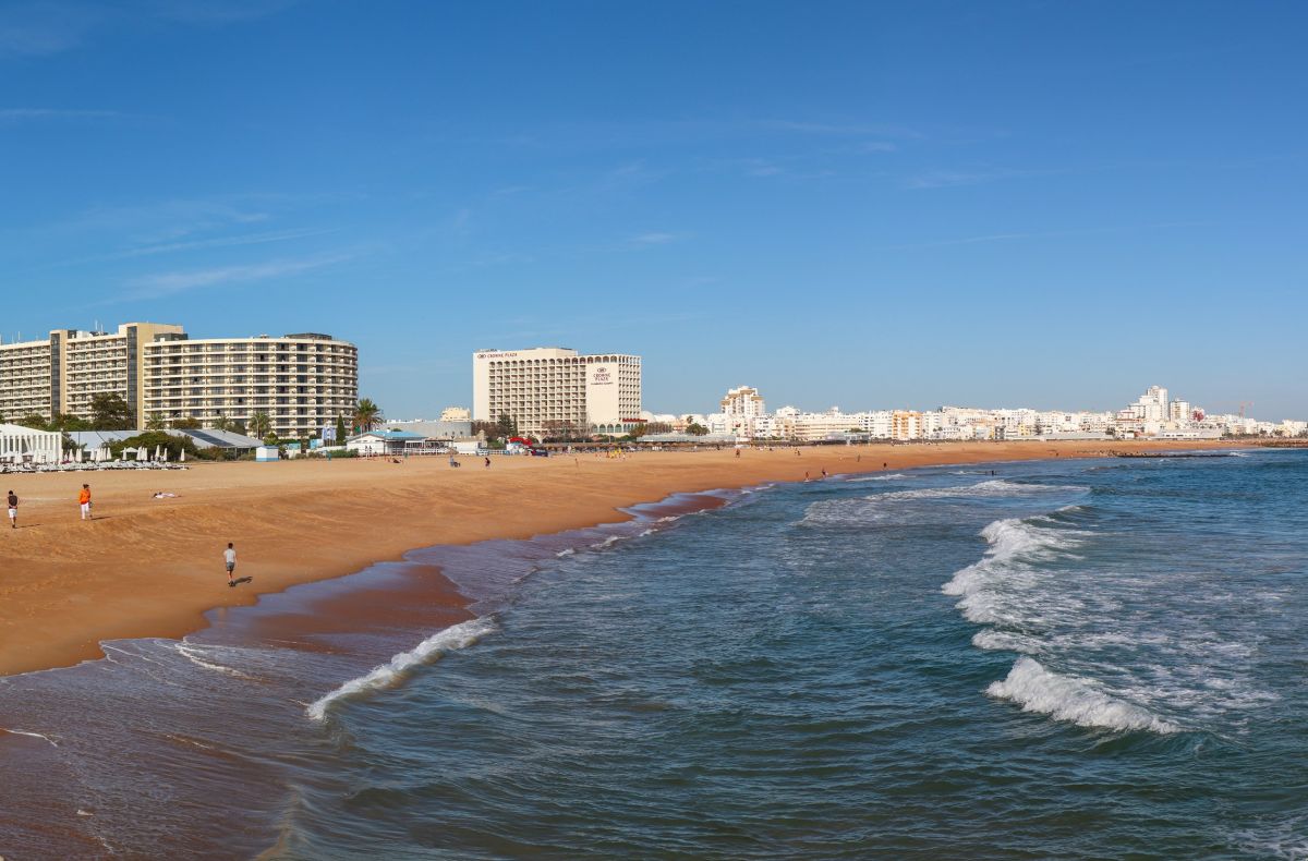 Пляж «Прайя-да-Марина-ди-Виламоура»