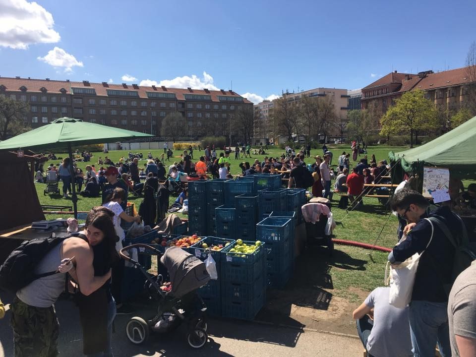 Фермерские рынки на площади Победы