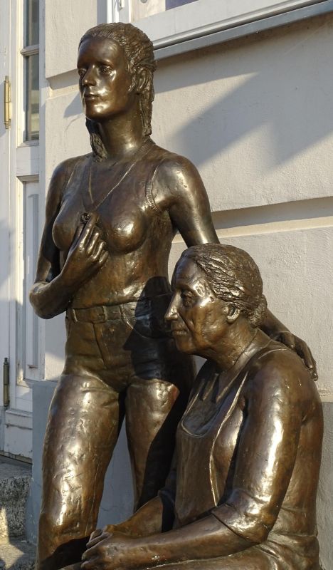 Скульптура «Крестьянки»