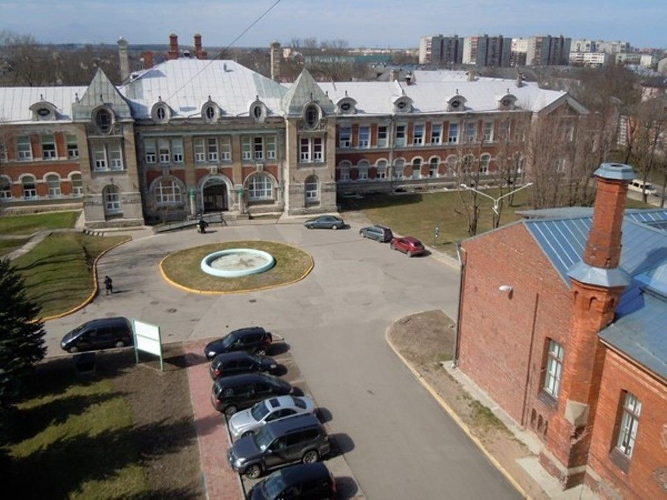 Здание больницы Нарвы