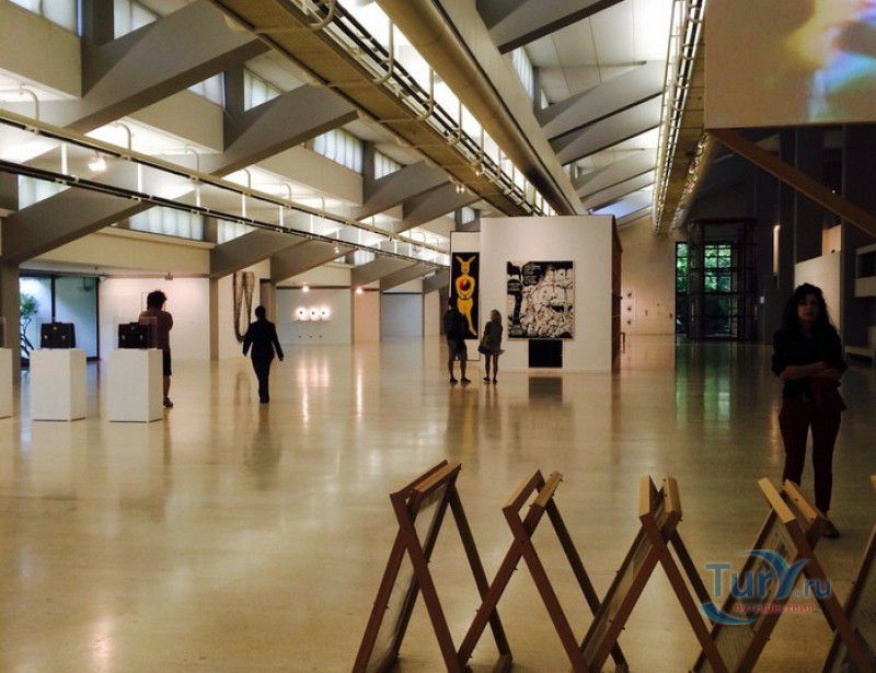 Центр современного искусства Жулиу де Азереду Пердигана