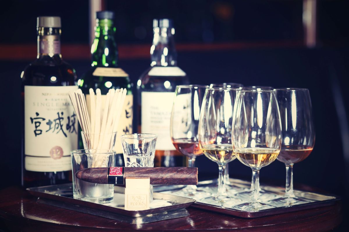 Mánesova Bar and Books