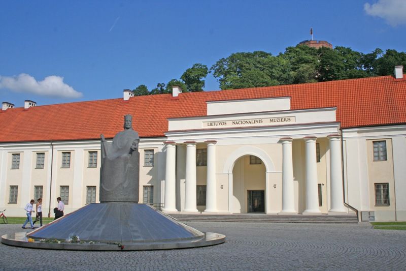 Памятник королю Миндаугасу