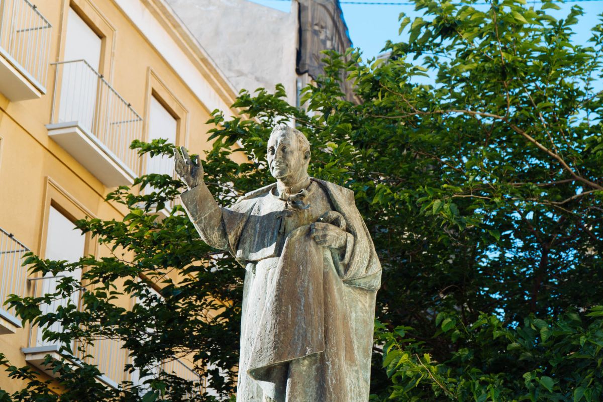 Пласа-де-Л'Аркебисбе (Архиепископская площадь)