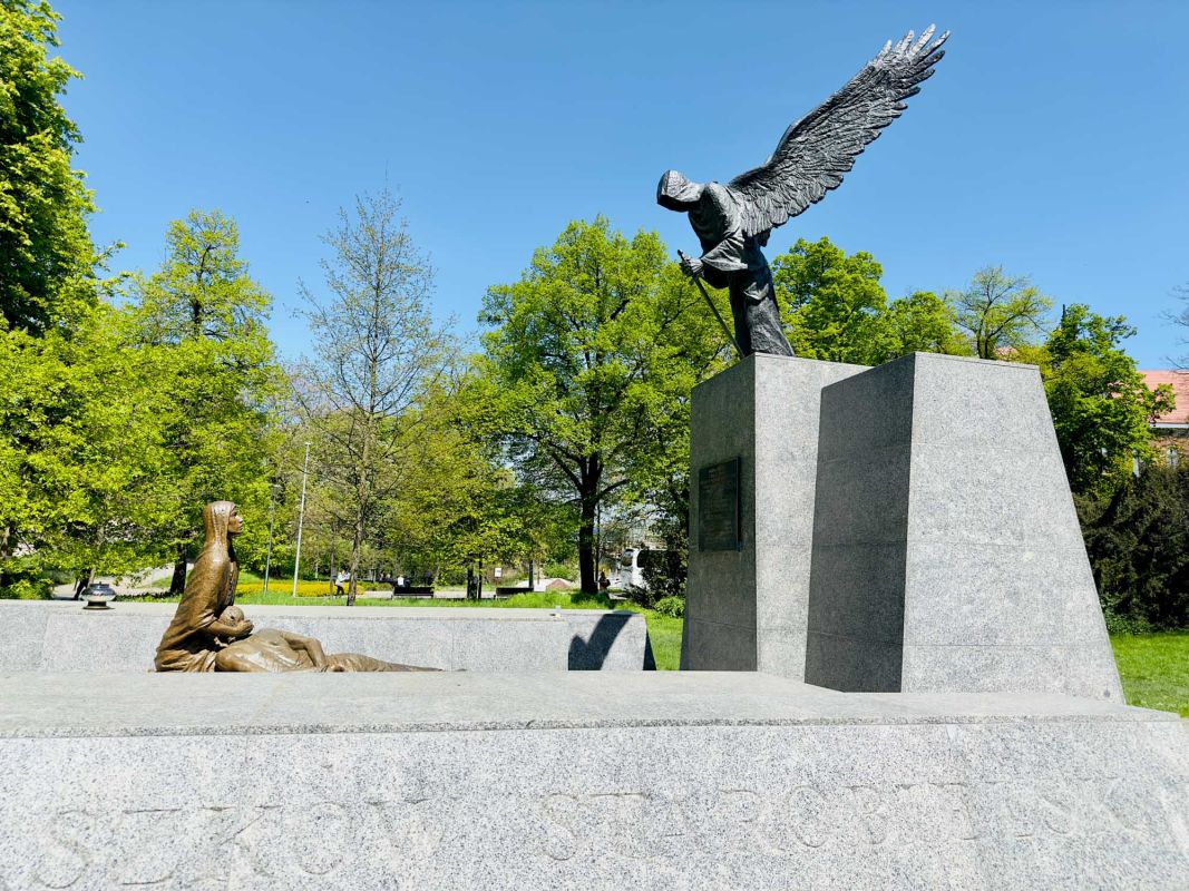 Памятник жертвам Катынского расстрела во Вроцлаве