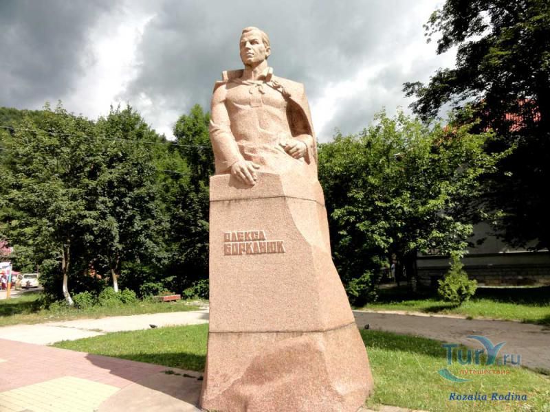 Памятник Олексе Борканюку в Рахове