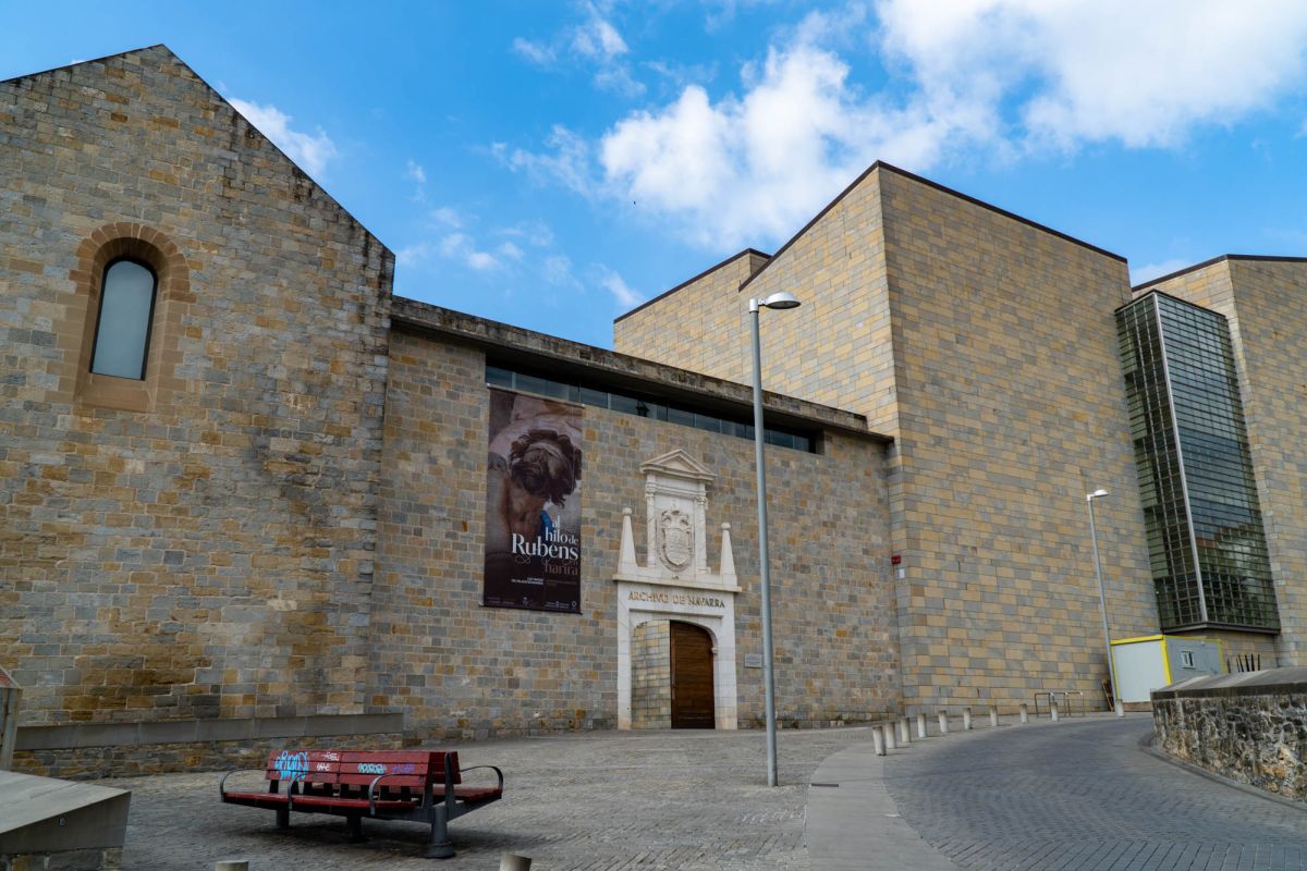 Королевский дворец и Генеральный архив Наварры