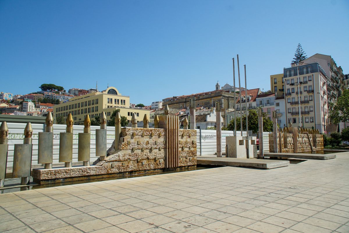 Площадь Мартим Мониш