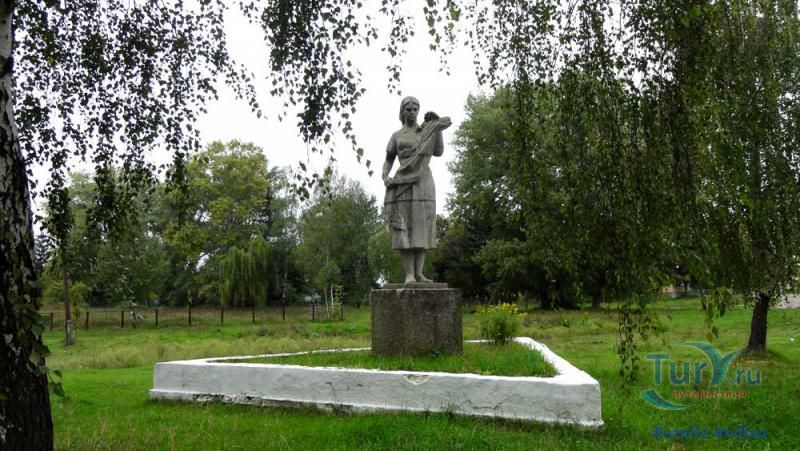 Памятник Девочке в Парипсах