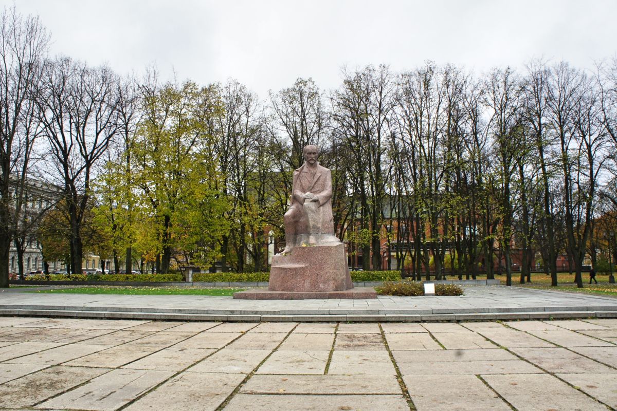 Памятник поэту Райнису