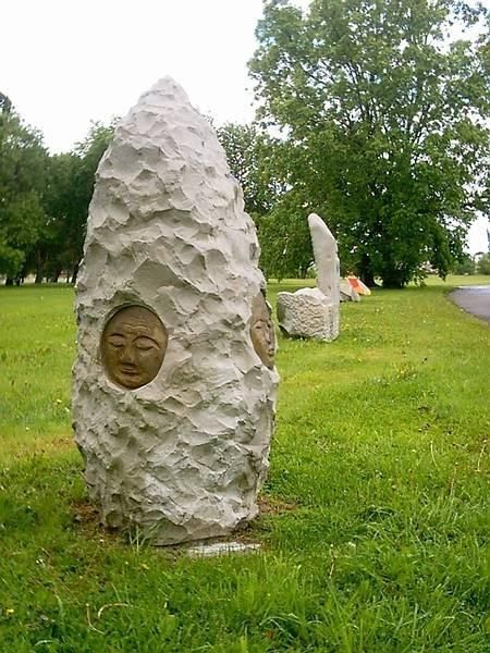 Аллея скульптур в пляжном парке Пярну