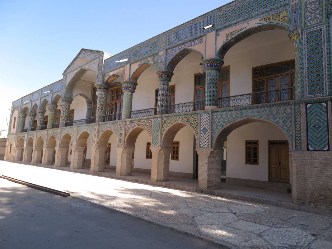 Здание Мофакхэма