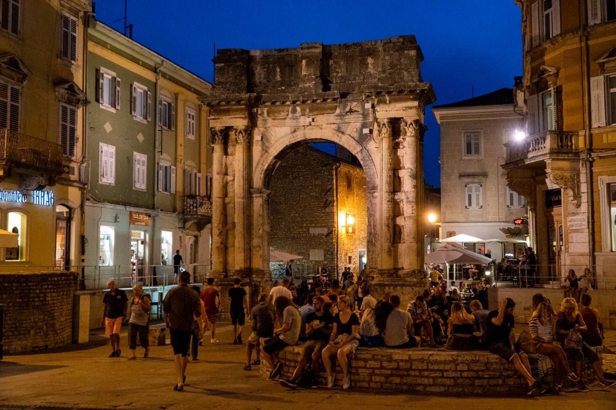 Триумфальная арка Сергиев - Золотые ворота