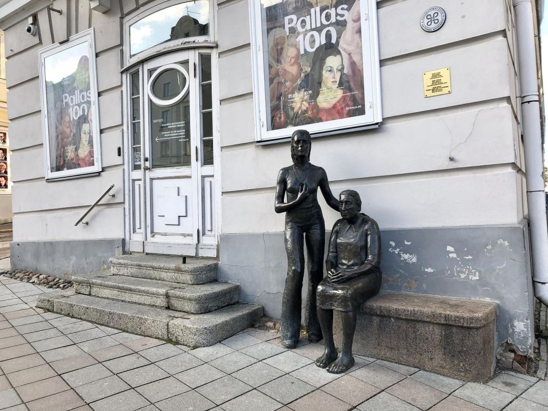 Скульптура «Крестьянки»