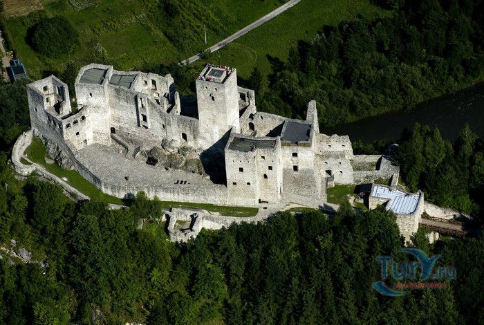 Замок Стречно