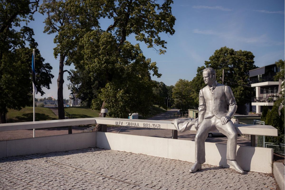 Памятник Олеву Сийнмаа