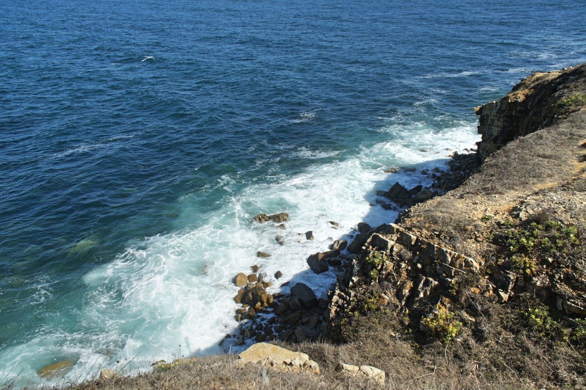 Пляж Кебраду