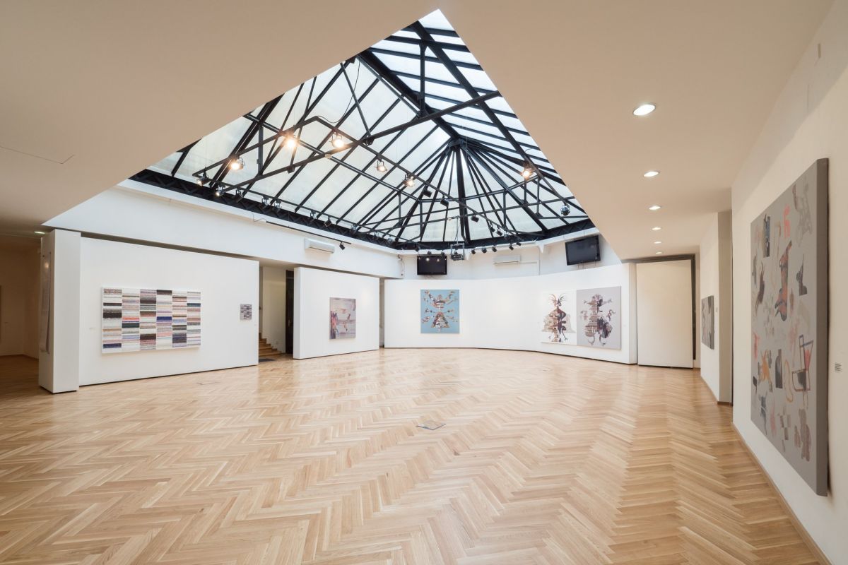 Галерея Топичув салон