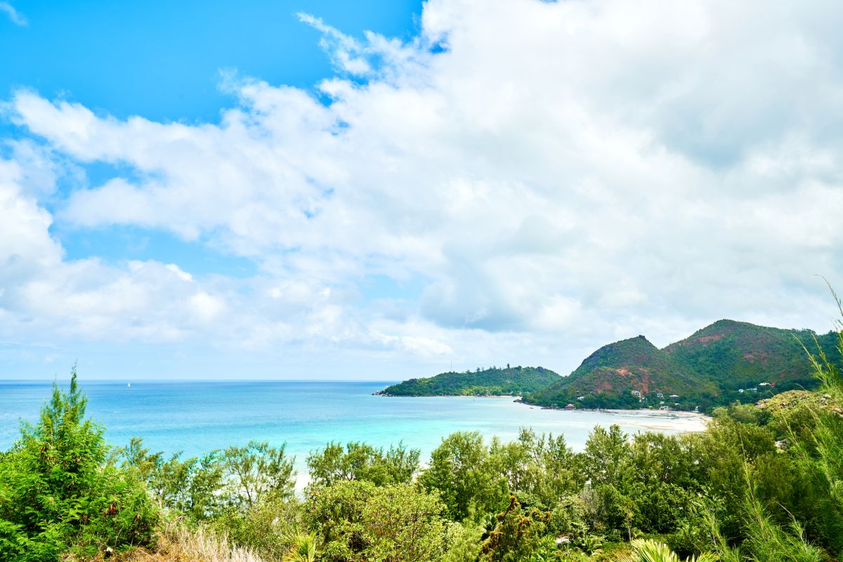 Пляж Анс Петит Кур