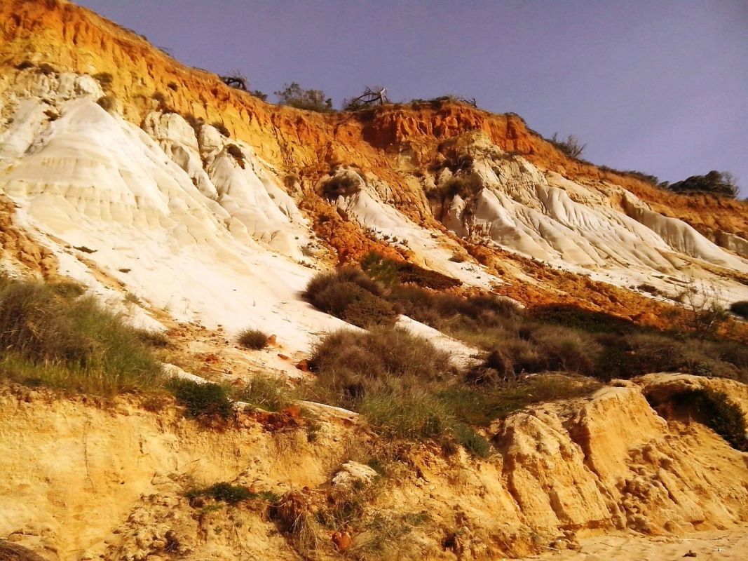 Пляж «Прайя-ду-Барранку-даш-Бельярукаш»
