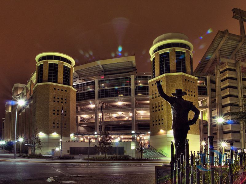 Стадион Даррелла Рояла