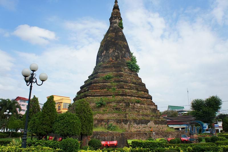 Тхат Дам (Черная Ступа)