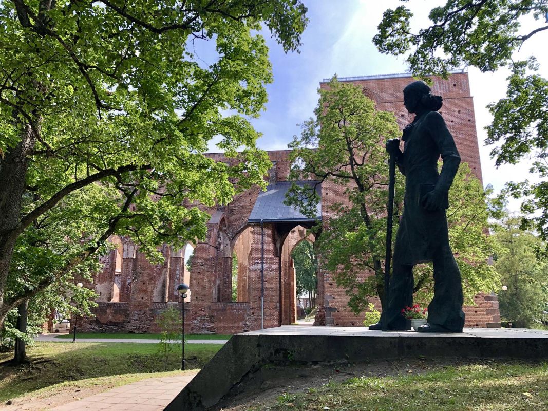 Памятник Кристьяну Яаку Петерсону