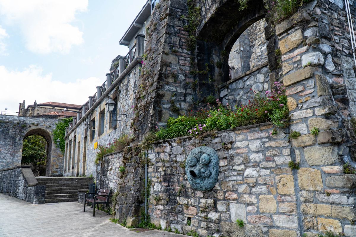 Городская стена Хондаррибии