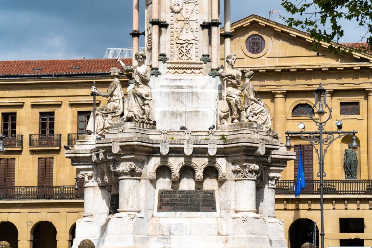 Памятник Фуэрос