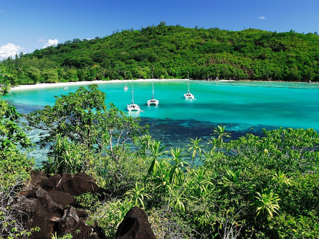 Пляж Порт-Лаунай