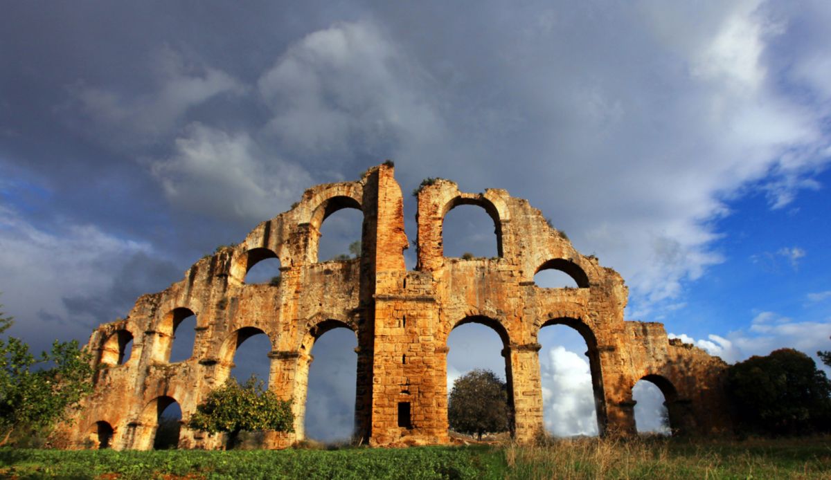 Акведук в Аспендосе