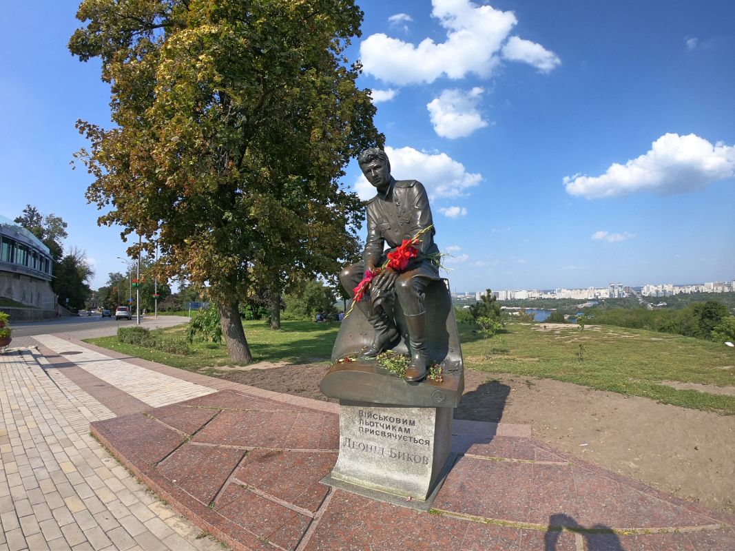 Памятник военным лётчикам 